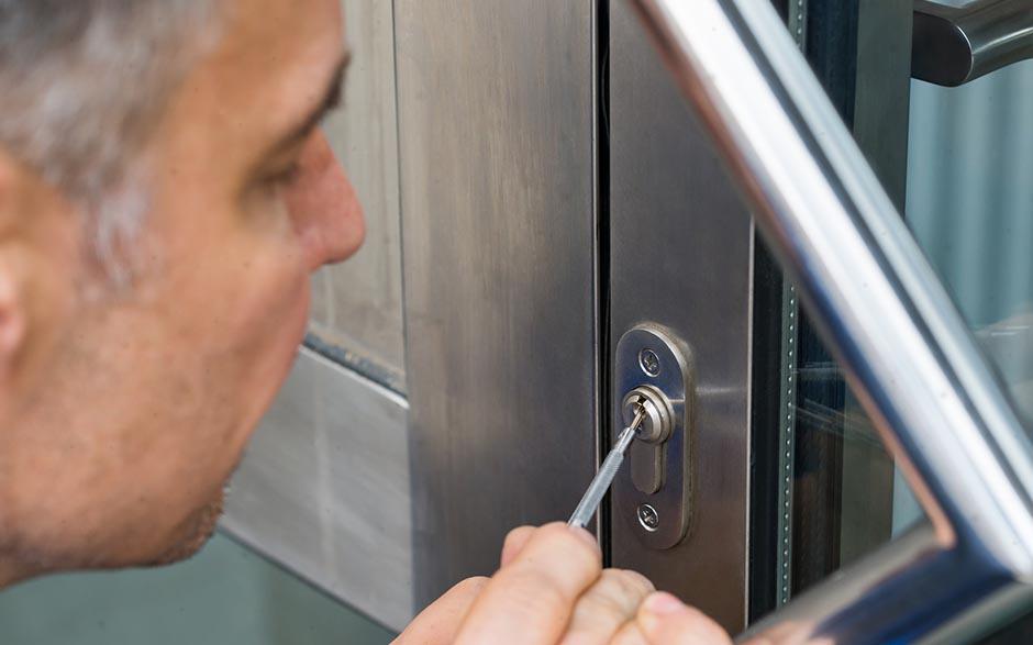 téléphone de sos serrurier Courbevoie